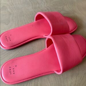 Coral a. new day Slides • size 8